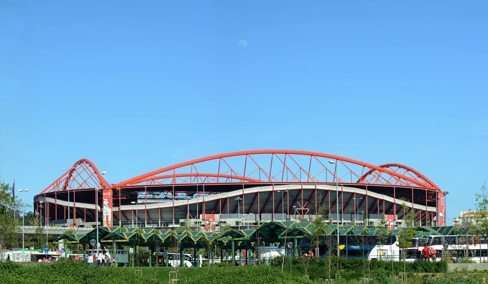 L'Estádio da Luz, à Lisbonne, et sa charpente rouge, en avril 2013.