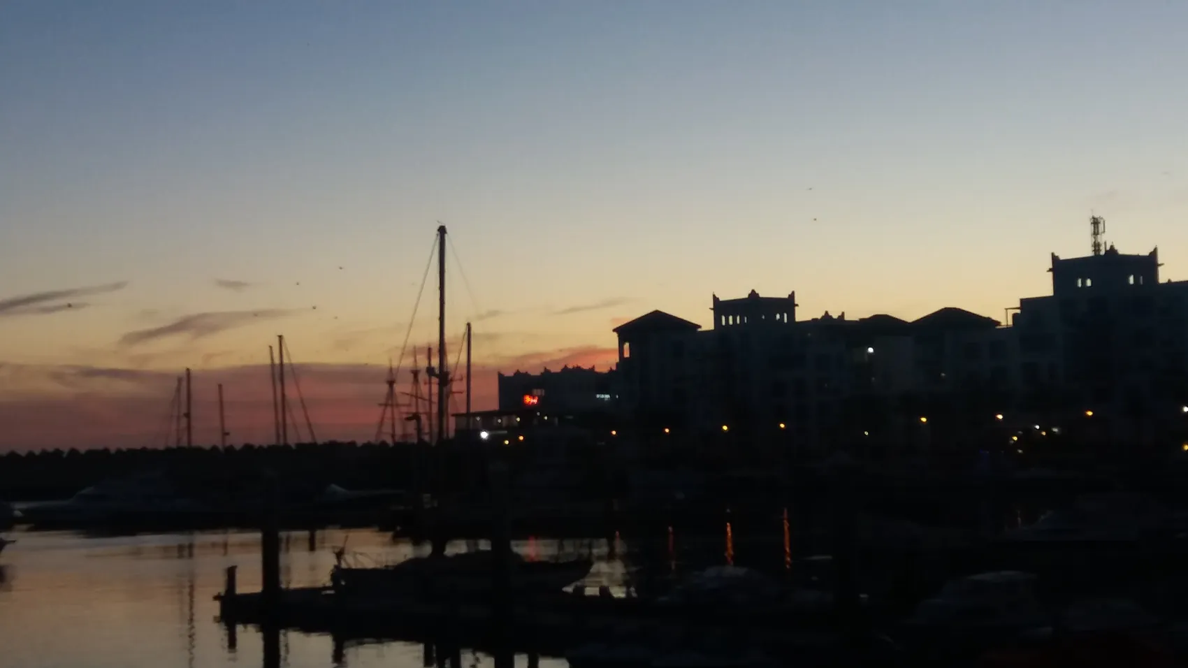 La marina d'Agadir au coucher du soleil, en décembre 2015.