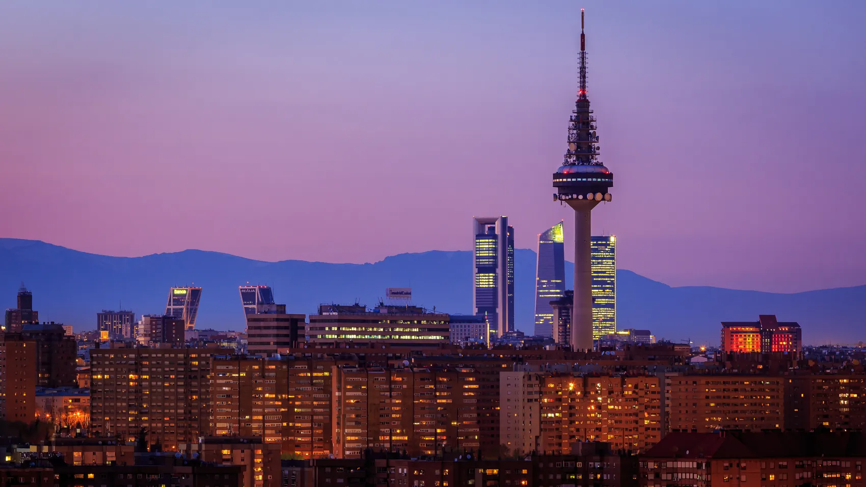Le skyline de Madrid et Torrespaña, vus du cerro del Tío Pío, en mars 2014.