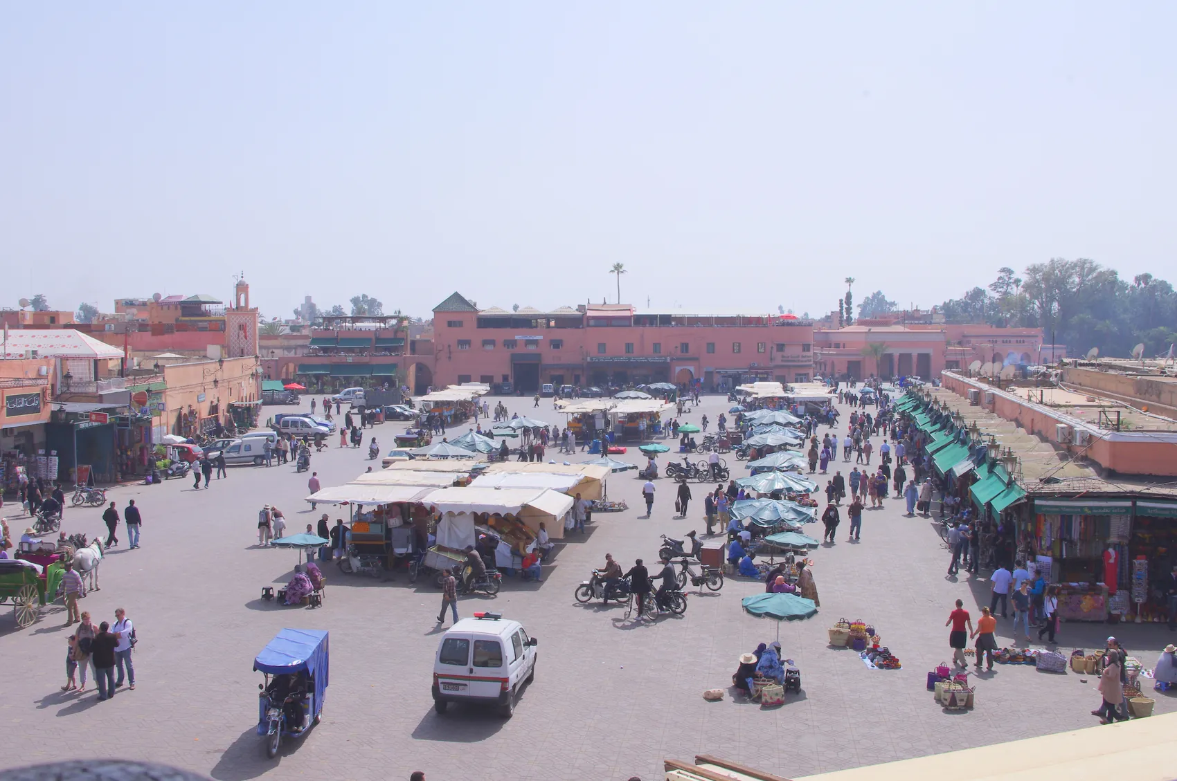 La place Jemaa el-Fna, à Marrakech, en mars 2011.