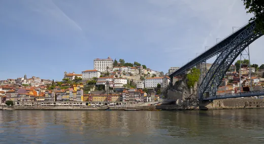 Les façades du Cais da Ribeira, au bord du Douro.