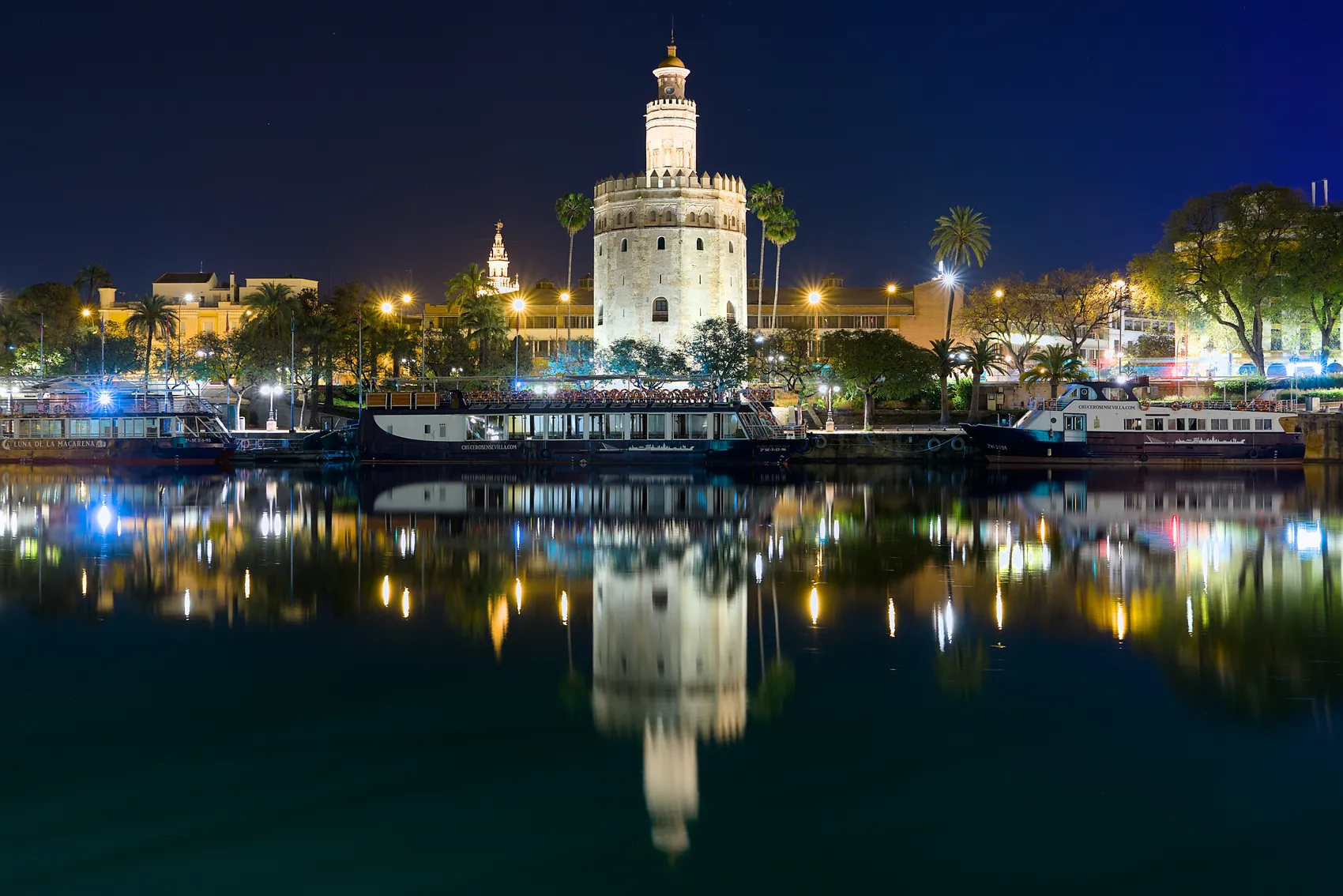 La Torre del Oro et le Guadalquivir, à Séville, en avril 2024.